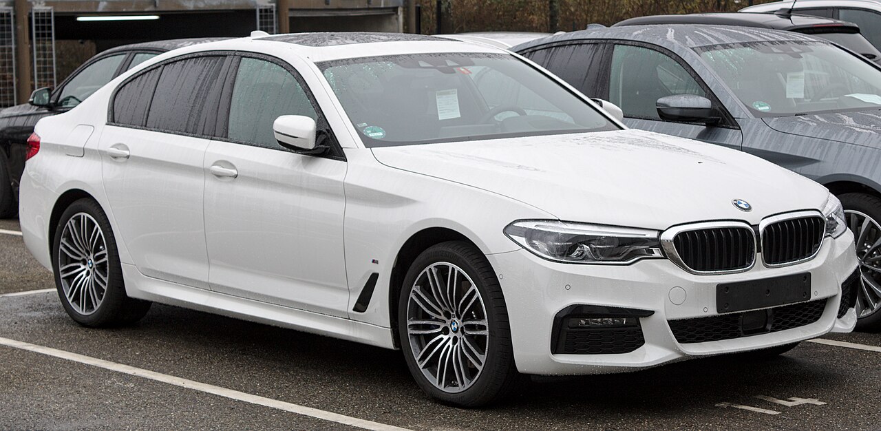 BMW 530e — imagem 1 de 2