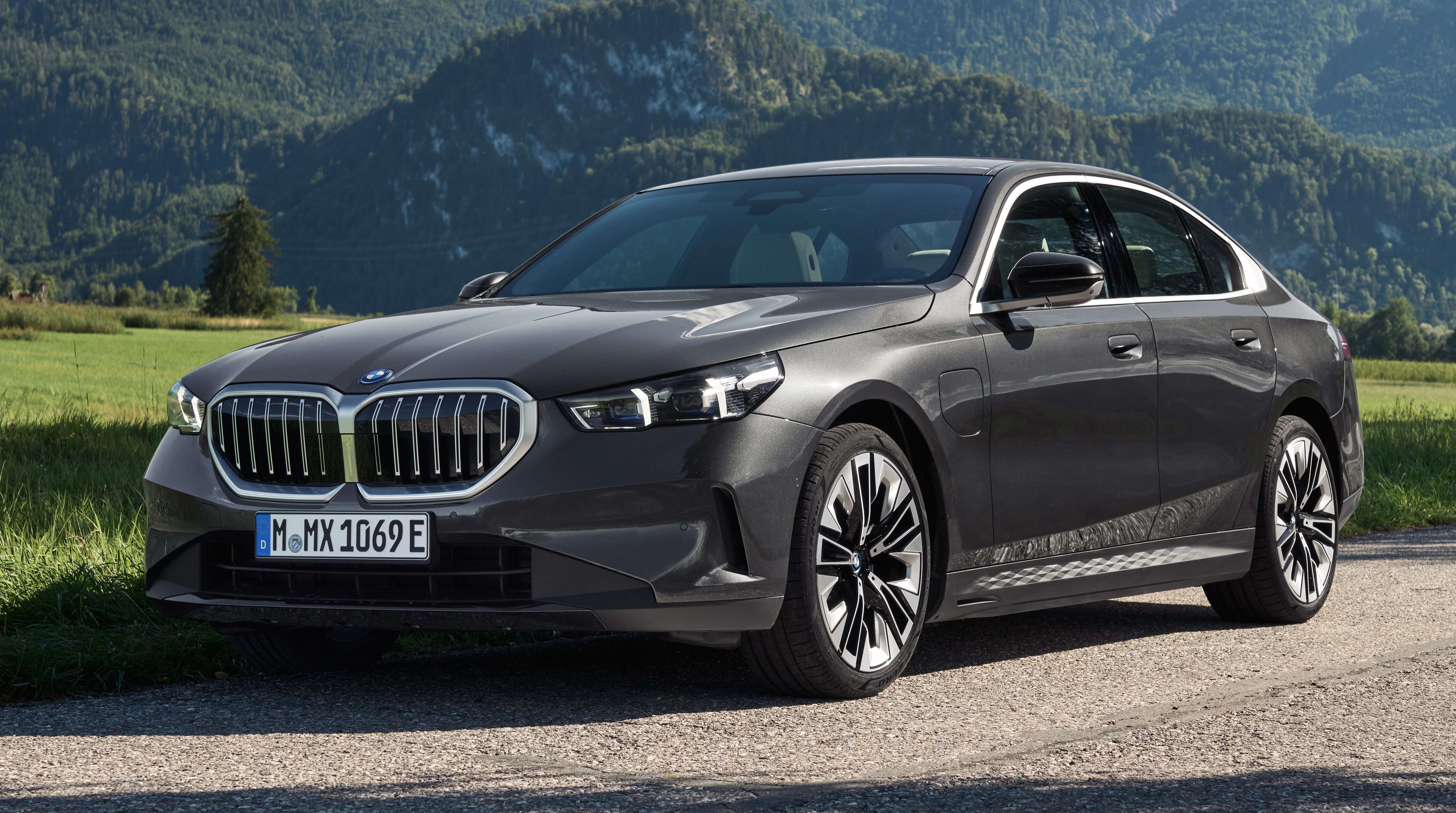 BMW 530e — imagem 1 de 2