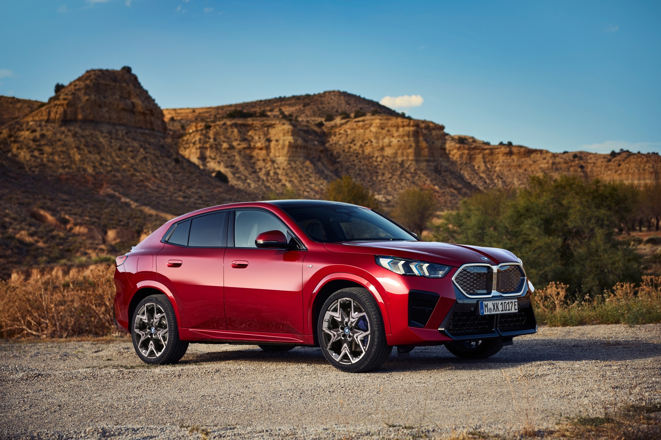 BMW iX2 — imagem 1 de 2
