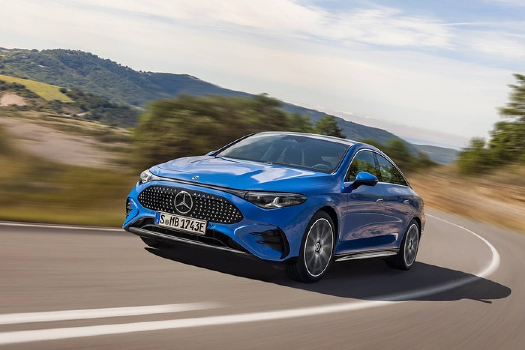Mercedes-Benz CLA — imagem 1 de 2