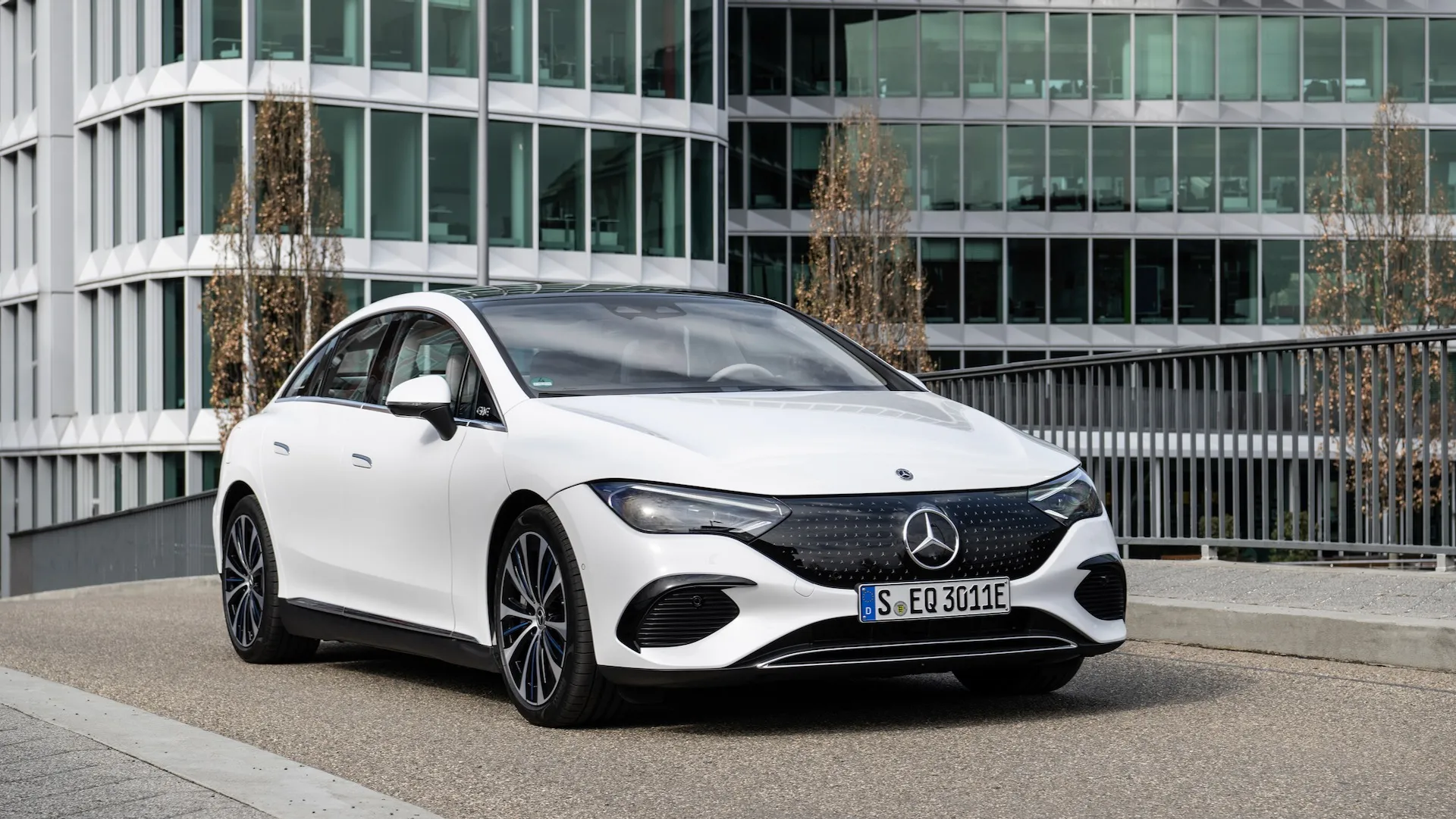 Mercedes-Benz EQE — imagem 1 de 2