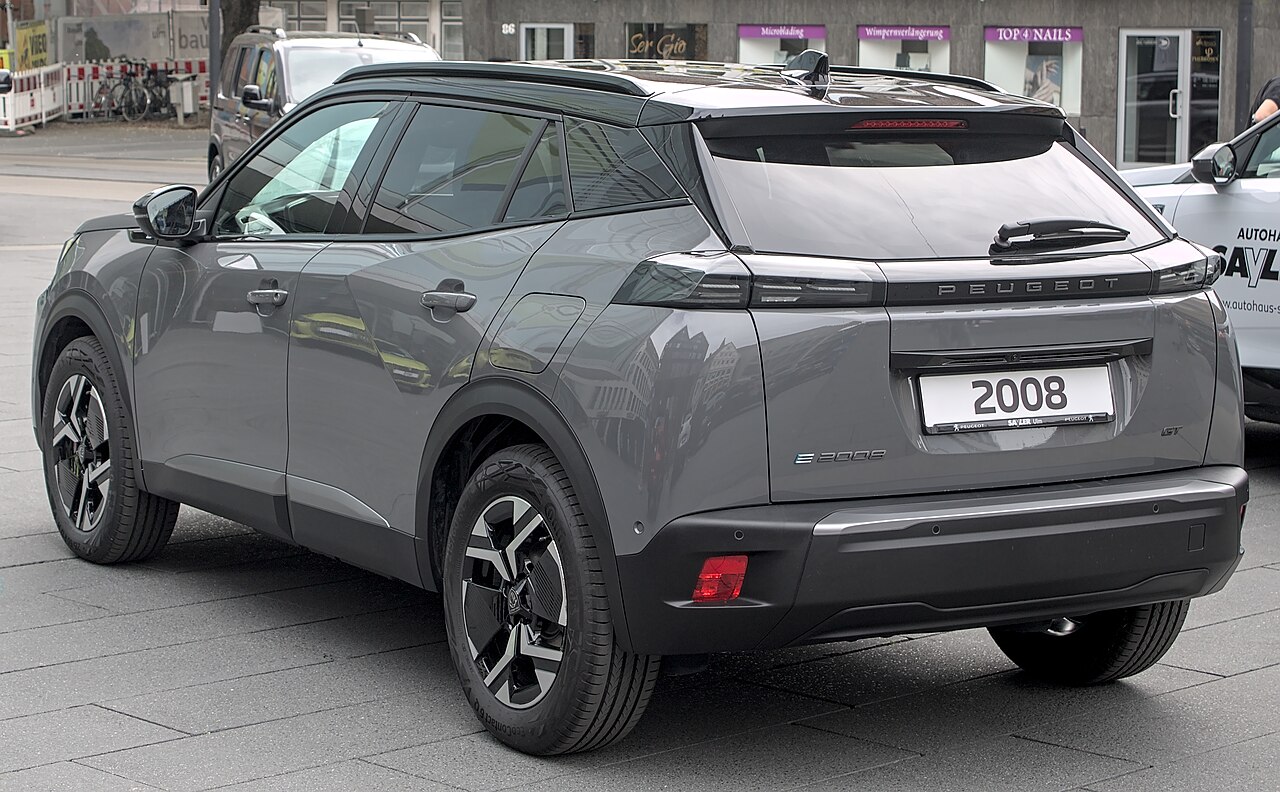 Peugeot E-2008 — imagem 1 de 2