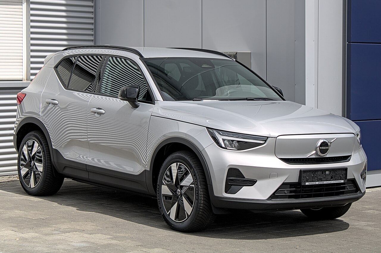 Volvo EX40 — imagem 1 de 2